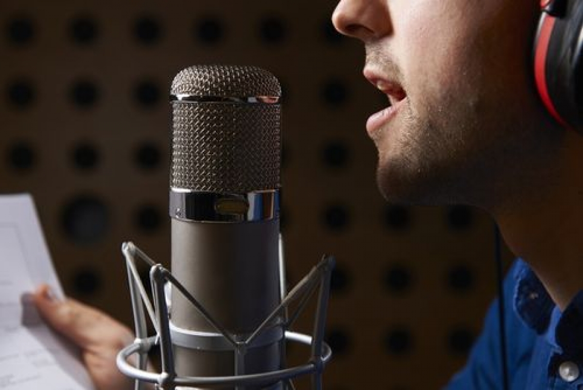 Nghệ Thuật Lựa Chọn Giọng Đọc (Voice Talent) Phù Hợp Với Linh Hồn Doanh Nghiệp